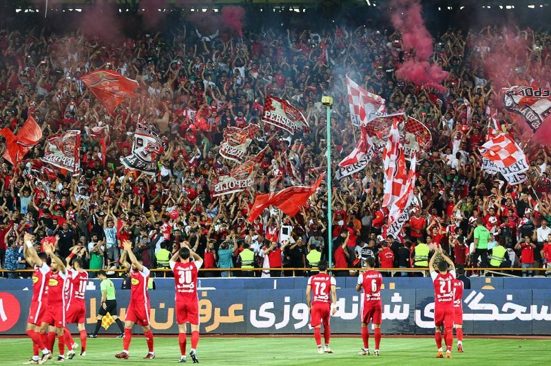 پرسپولیس 2- استقلال 1/ امضای کاپیتان عالیشاه روی جام قهرمانی