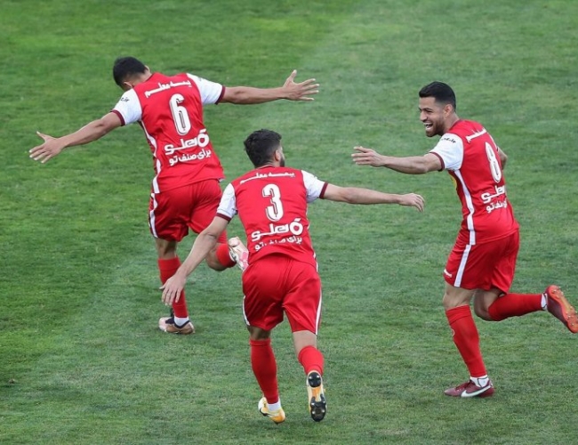 دو تماشاگر ویژه بازی پرسپولیس مقابل ذوب آهن