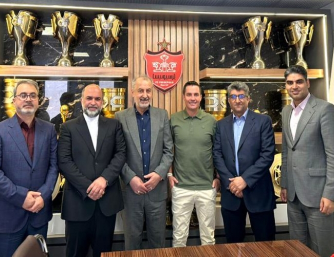 تقدیر از اوسمار ویرا در نشست هیات مدیره پرسپولیس