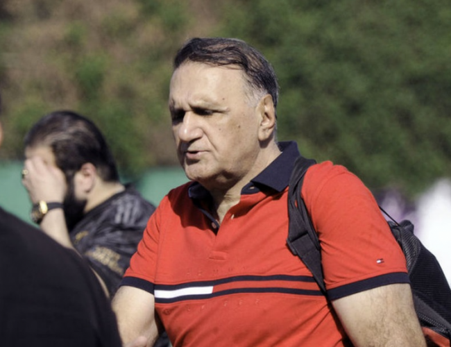بهروز سلطانی : خط دفاع پرسپولیس هماهنگ نیست/ در آزادی یک گل جلو هستیم