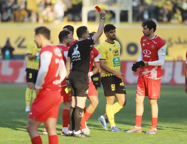 آمار عجیب پرسپولیس مقابل سپاهان ؛ 4 بازی متوالی با بازیکن اخراجی!