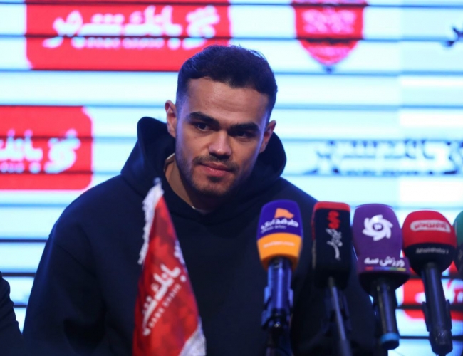 اوستون اورونوف : هواداران دلیل اصلی ماندنم در پرسپولیس بودند