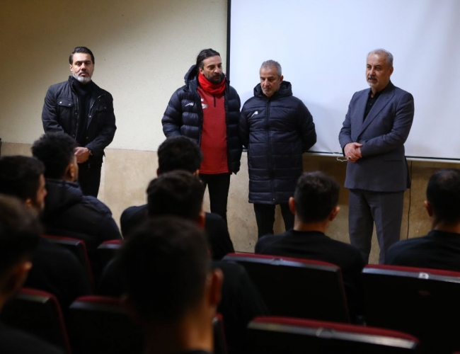  اسماعیل کارتال رسماً به عنوان سرمربی پرسپولیس معارفه شد