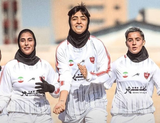 دختران پرسپولیس با شکست فولاد یک گام دیگر به لیگ برتر نزدیک شد