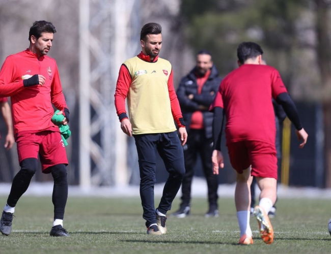 پنج بازیکن پرسپولیس در آستانه محرومیت از دربی ۱۰۵