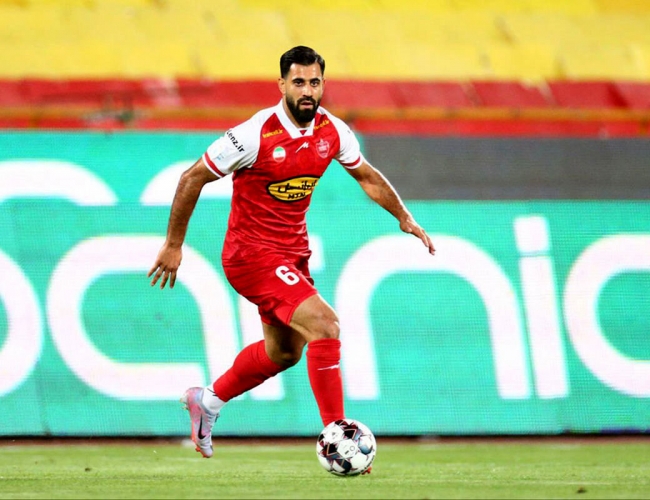 مدافع پرسپولیس شایعه سفر به قطر را رد کرد: هنوز برای آینده‌ام تصمیم نگرفته‌ام