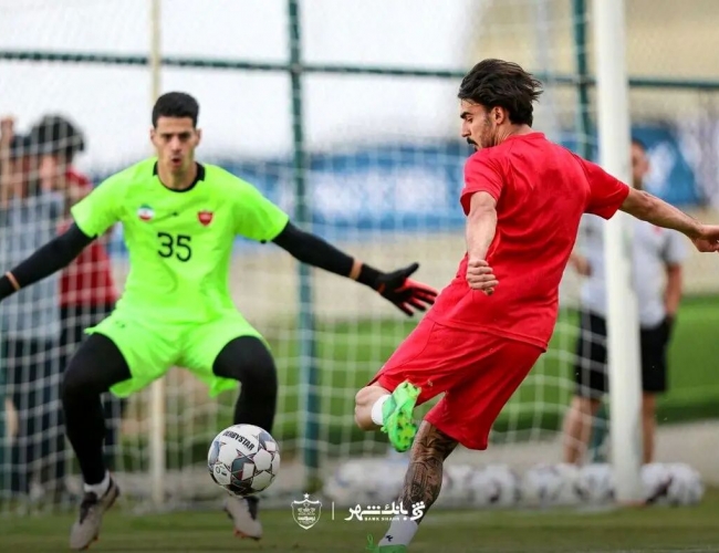 پیام نیازمند با شماره ۳۵ در تمرین پرسپولیس ؛ شماره یک همچنان در ابهام