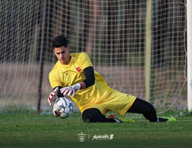 ثبت نشدن قرارداد ۵ بازیکن پرسپولیس / نیازمند غایب بزرگ سرخپوشان مقابل فجر