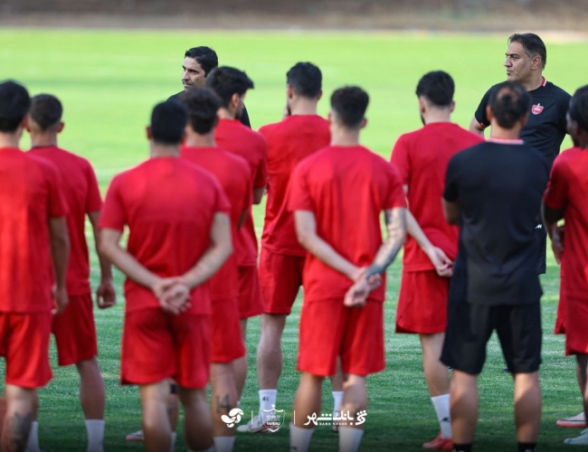 انتظار هاشمیان برای خریدهای بزرگ؛ مهاجم و دفاع چپ همچنان گره کور پرسپولیس