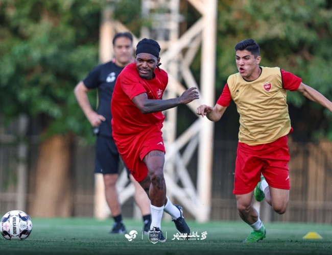 تیوی بیفوما در تمرین پرسپولیس : خالکوبی سال تولد روی ران و عبور از مدافعان