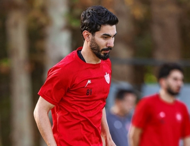 چمن فرسوده تمرین، رضا شکاری را سه هفته از پرسپولیس دور کرد