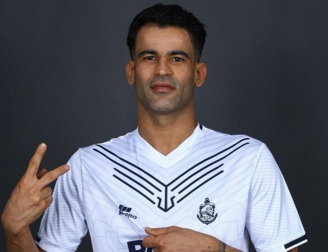 استفاده ویژه ملوان از تصویر عیسی آل‌ کثیر در پوستر بازی با پرسپولیس