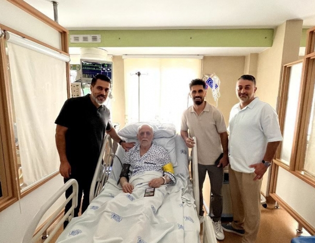 عیادت عالیشاه و پیروانی از محمود خوردبین پس از عمل جراحی قلب