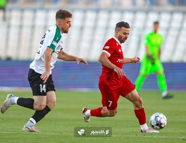 دل‌نوشته احساسی یک هوادار کوچک در تمرین پرسپولیس برای سروش رفیعی + عکس