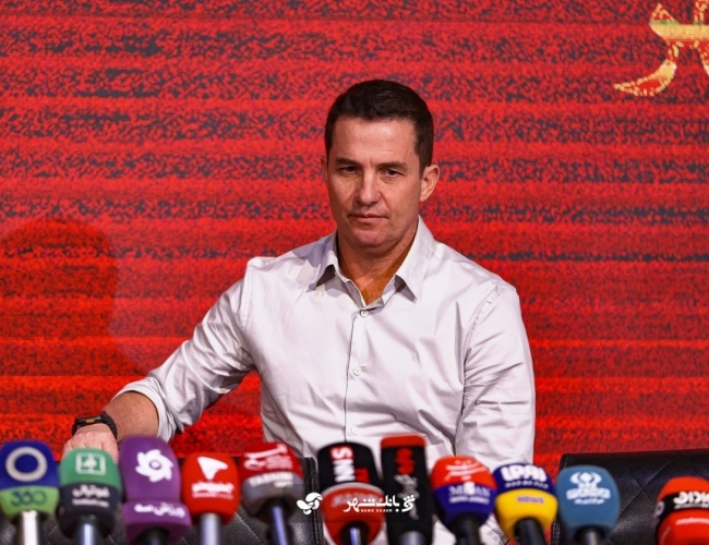 بازگشت اوسمار ویرا به پرسپولیس پس از ۵۱۵ روز؛ حضور در کنار تیم برای سفر به تبریز