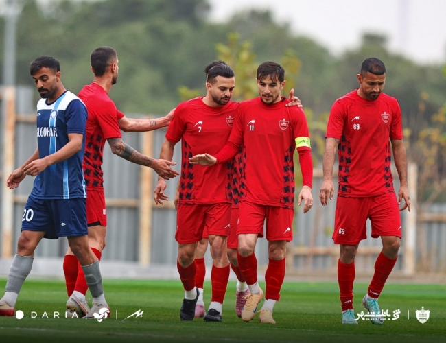 فرشاد احمدزاده با بازوبند؛ کاپیتان جدید پرسپولیس در دیدار دوستانه