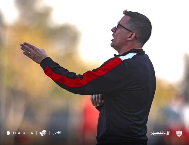 هدیه‌ای از جنس جنوب؛ صادقی تندیس ماهی حلوا سفید را به اوسمار اهدا کرد