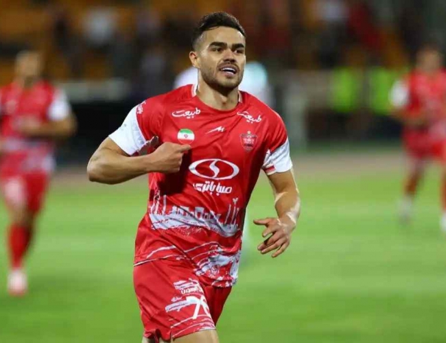 قرارداد اوستون اورونوف با پرسپولیس بند فسخ دارد؟!