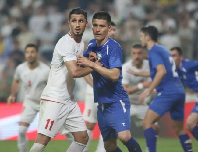 بلیت جام جهانی در دست علی علیپور