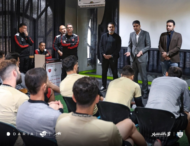 حضور مدیرعامل و معاون ورزشی پرسپولیس در تمرینات؛ دلگرمی سرخ‌ها پیش از دربی ۱۰۶
