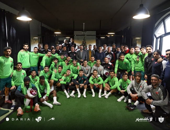 تبریک کریسمس در تمرین پرسپولیس ؛ مدیران باشگاه از اعضای مسیحی تیم تقدیر کردند