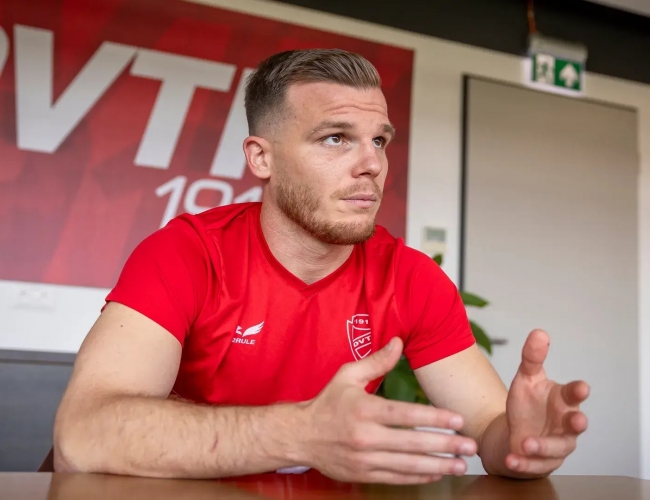 قرارداد یک و نیم ساله دنیل گرا با پرسپولیس 