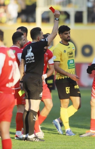 آمار عجیب پرسپولیس مقابل سپاهان ؛ 4 بازی متوالی با بازیکن اخراجی!