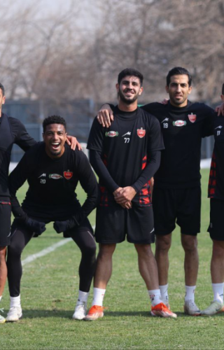 پرسپولیس تیم ب تشکیل می‌دهد