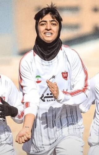 دختران پرسپولیس با شکست فولاد یک گام دیگر به لیگ برتر نزدیک شد