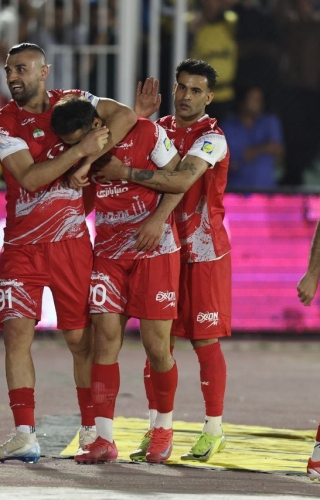 دعوت سروش رفیعی به اتحاد سرخ‌ها؛ تصویری با چهره‌ کاپیتان های پرسپولیس