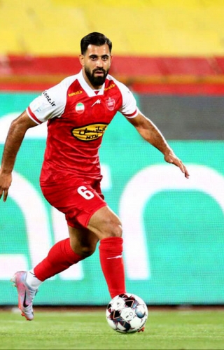 مدافع پرسپولیس شایعه سفر به قطر را رد کرد: هنوز برای آینده‌ام تصمیم نگرفته‌ام