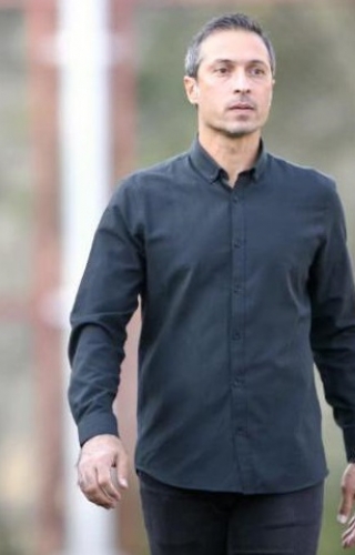 فرزاد آشوبی : پرسپولیس نباید در انتخاب سرمربی زمان را هدر دهد