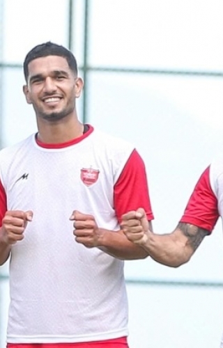 محمدامین کاظمیان ، وینگر جدید پرسپولیس ، با انگیزه در تمرینات ترکیه حاضر شد