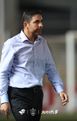 وحید هاشمیان : زمین بازیبا چادرملو مناسب نبود/ به روند تیم خوش‌بین هستم