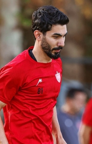 چمن فرسوده تمرین، رضا شکاری را سه هفته از پرسپولیس دور کرد