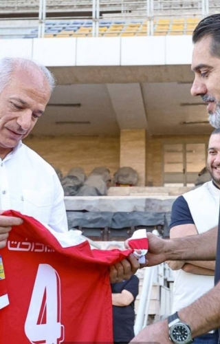 محمد خاکپور در تمرین پرسپولیس ؛ استقبال گرم از پیشکسوت سرخ‌پوشان