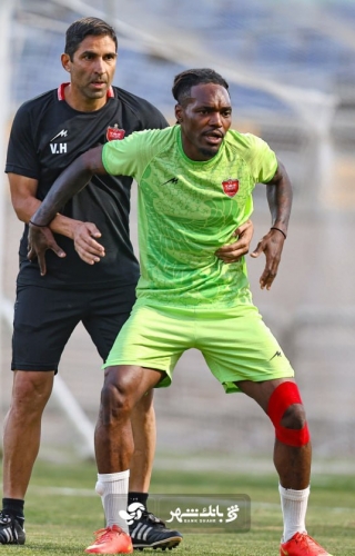 تمرین اختصاصی مهاجمان پرسپولیس زیر نظر وحید هاشمیان