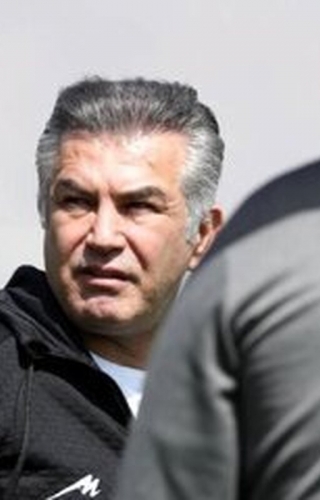 گلایه حمید استیلی و حضور چهره‌های شاخص پرسپولیس در مراسم خاکسپاری منوچهر شفقتیان