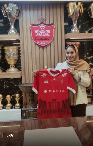 پرسپولیس بانوان دو ستاره جدید به خدمت گرفت؛ زهرا قنبری و زهرا خواجوی سرخ‌پوش شدند