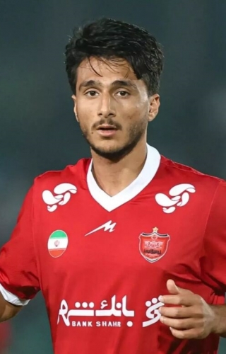 پایان شایعات درباره محمدحسین صادقی ؛ هافبک پرسپولیس بدون مشکل آماده بازی