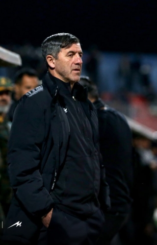 تشویق کریم باقری در ورای رنگ‌ها؛ پاسخ هواداران فوتبال به یک بی‌احترامی تلخ