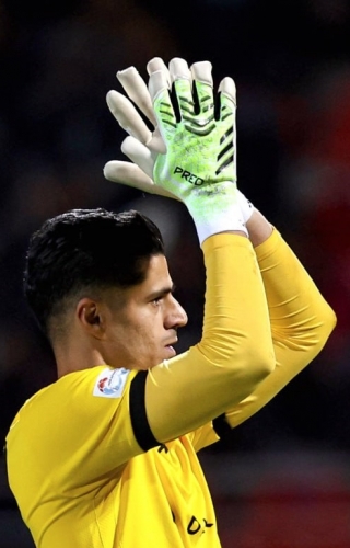 دیوار نفوذناپذیر پرسپولیس ؛ چهارمین کلین‌شیت پیاپی و رکورد درخشان پیام نیازمند