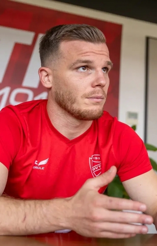 قرارداد یک و نیم ساله دنیل گرا با پرسپولیس 