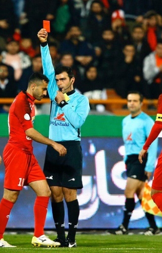 اخلاق ستودنی هافبک پرسپولیس؛ کارت غیر منتظره و سکوت!