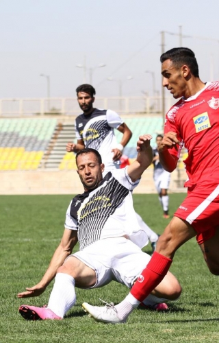روستایی از پرسپولیس به پیکان می‌رود